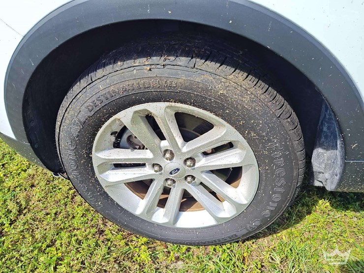 2017-ford-explorer-image-44