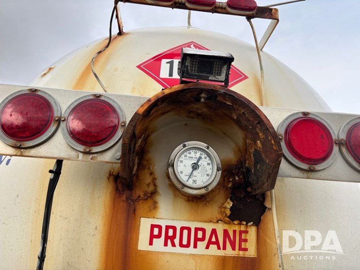 2010-freightliner-business-class-bobtail-truck-(dr12578-unit-221)-image-42