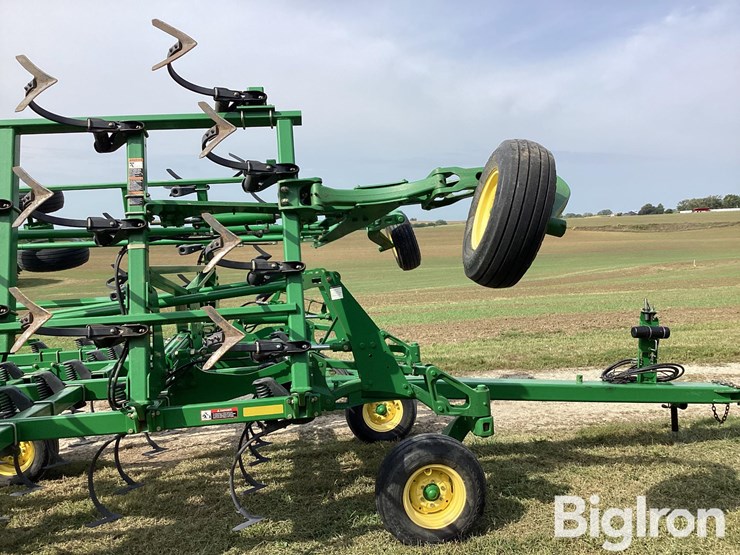 2010-john-deere-2210-image-16