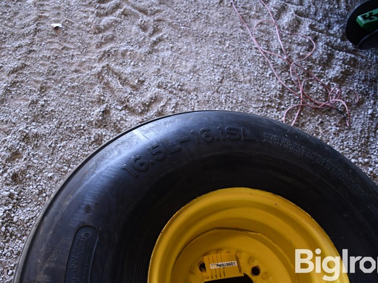 american-farmer-16.5l-16.1sl-tire-on-8-bolt-rims-image-12