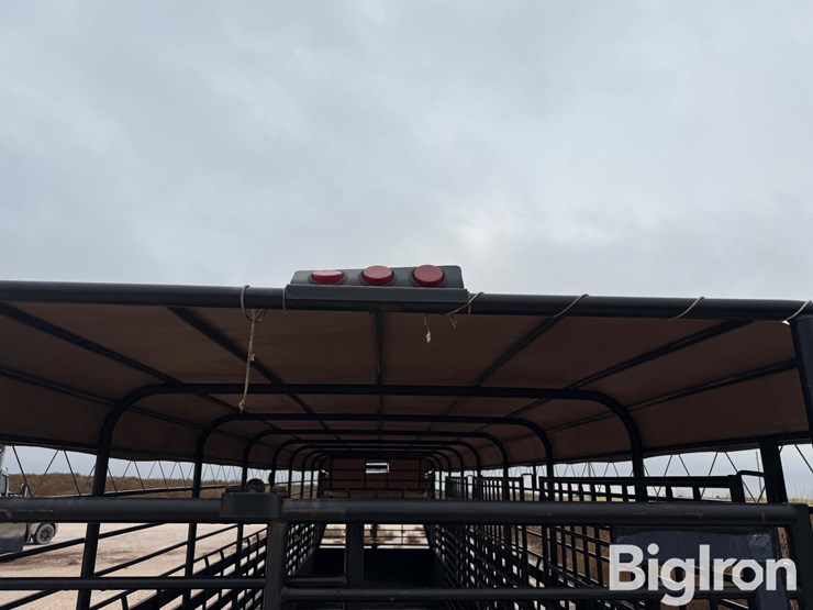 2014-neckover-32'-tri/a-gooseneck-livestock-trailer-image-17