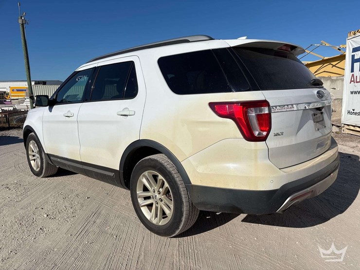 2017-ford-explorer-image-4