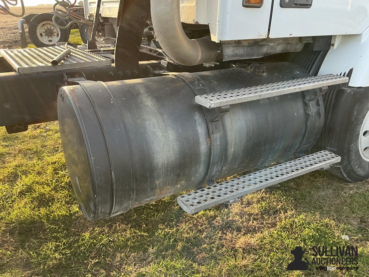 2000-volvo-vn-image-18