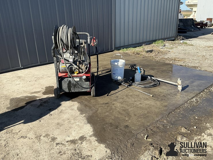 hotsy-hc165l.1-pressure-washer-image-2