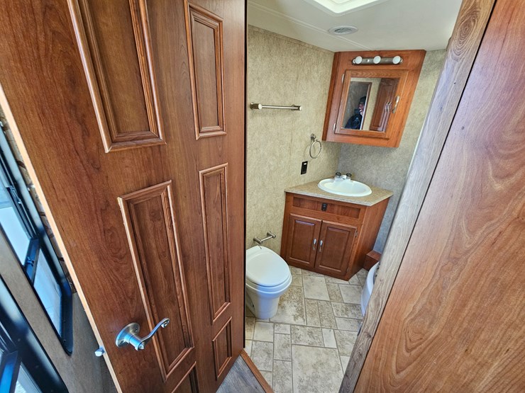 #22198-•-2007-georgie-boy-landau-motorhome-image-67