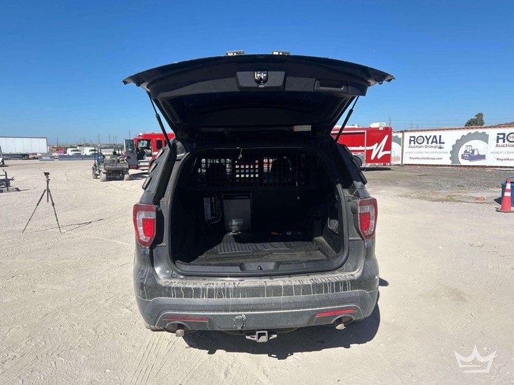 2017-ford-explorer-image-30