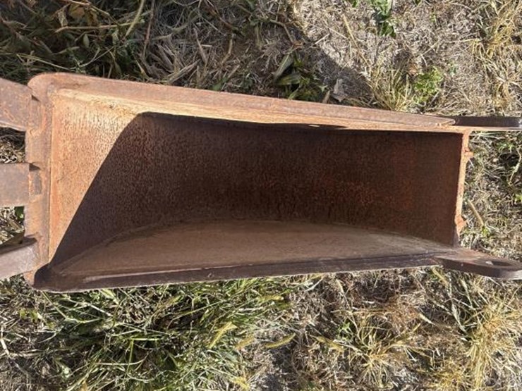 #3814-•-approx.-12"-tooth-bucket-image-3