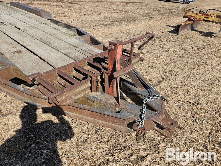 19'-tri/-axle-flatbed-trailer-image-9