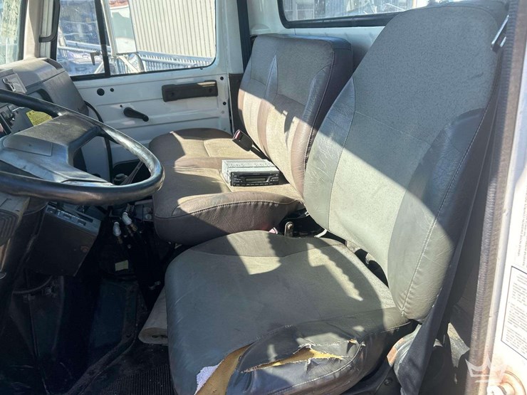 1999-international-f-4900-t/a-cab-and-chassis-truck-image-17