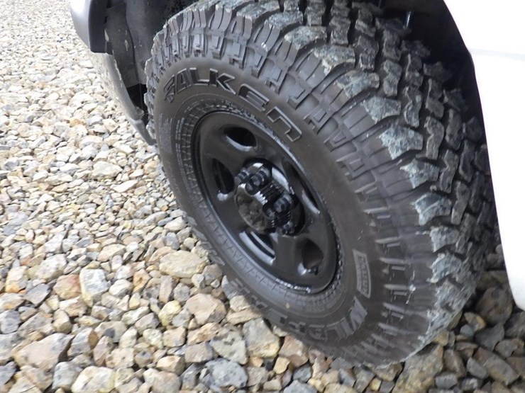 2002-chevrolet-tahoe-image-15