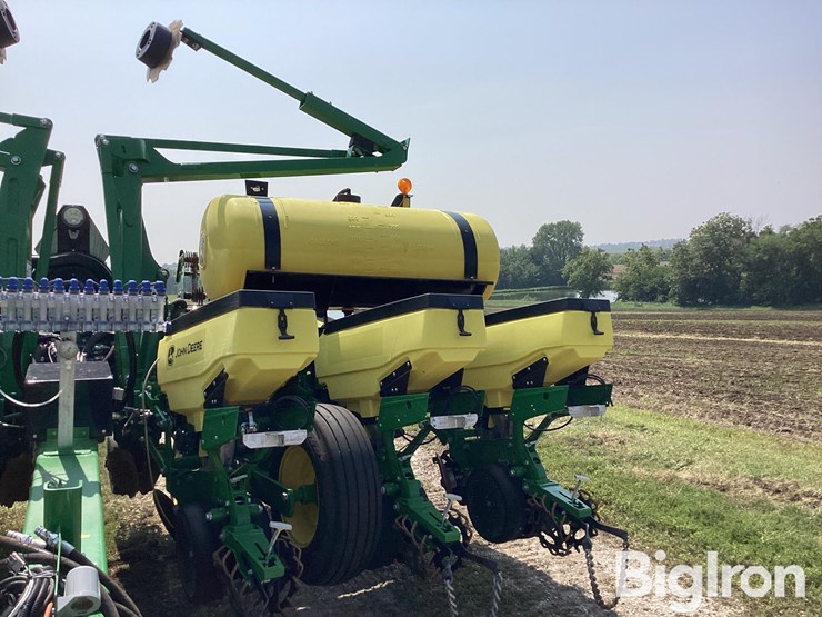 2019-john-deere-1765-image-15