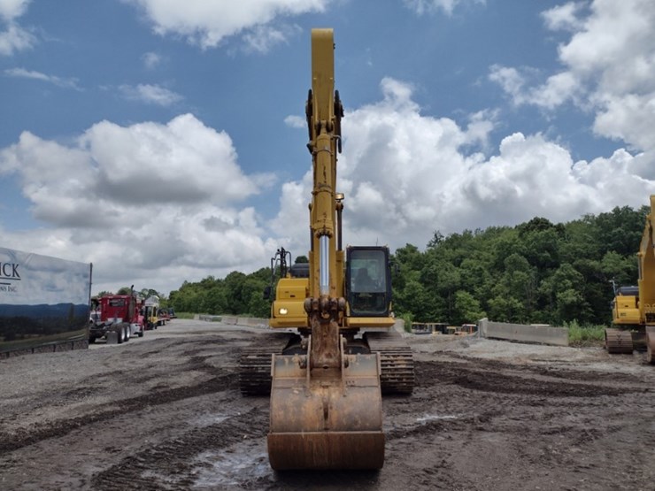 komatsu-pc290-lc-11-image-2