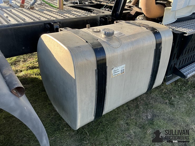 2016-volvo-vn-image-17