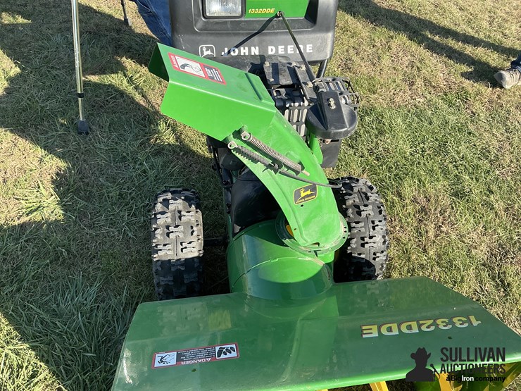 john-deere-1332-dde-snow-blower-image-17