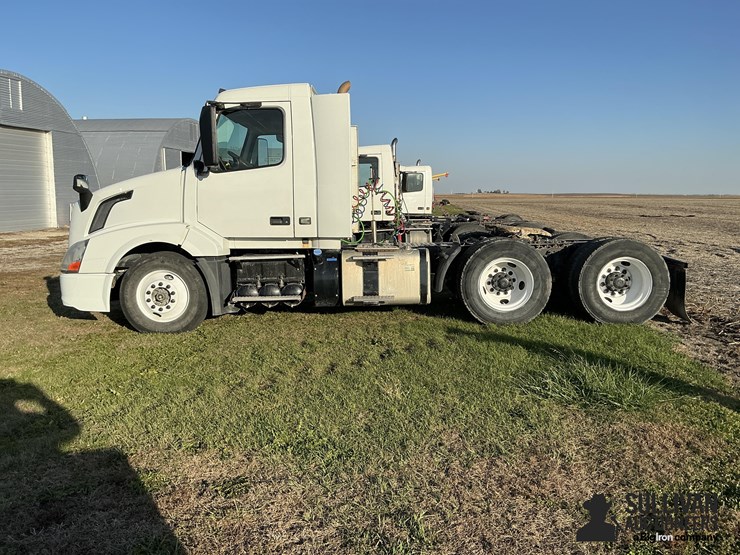 2016-volvo-vn-image-8