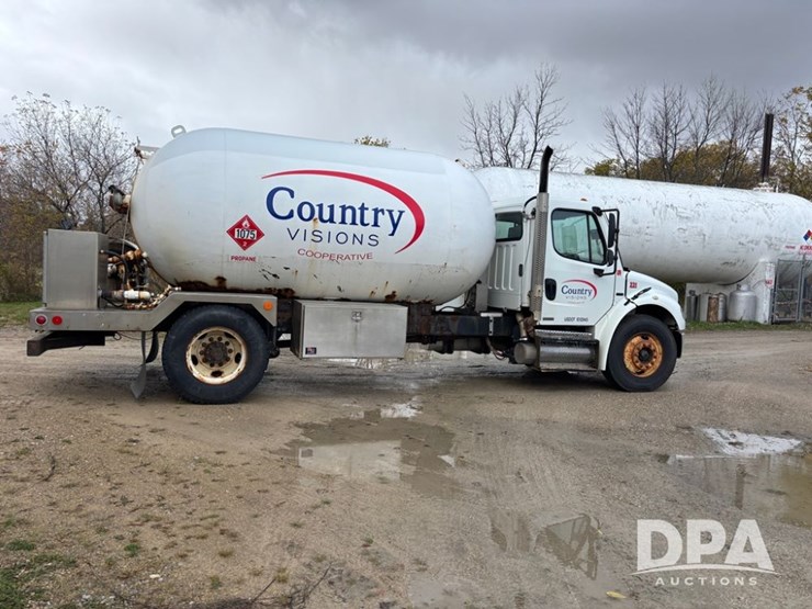 2010-freightliner-business-class-bobtail-truck-(dr12578-unit-221)-image-10