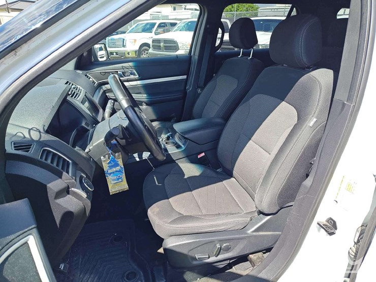 2017-ford-explorer-image-14