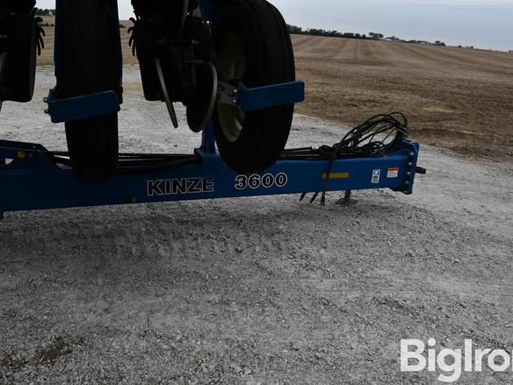 2005-kinze-3600-image-12