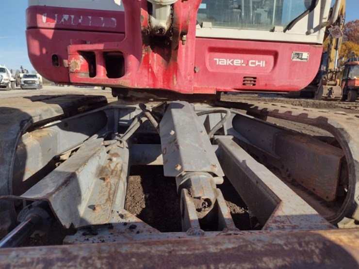 18-takeuchi-tb260cra-excavator-(qea-4048)-image-21