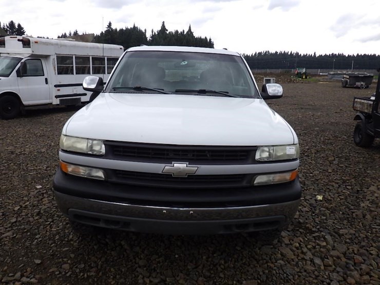 2002-chevrolet-tahoe-image-2