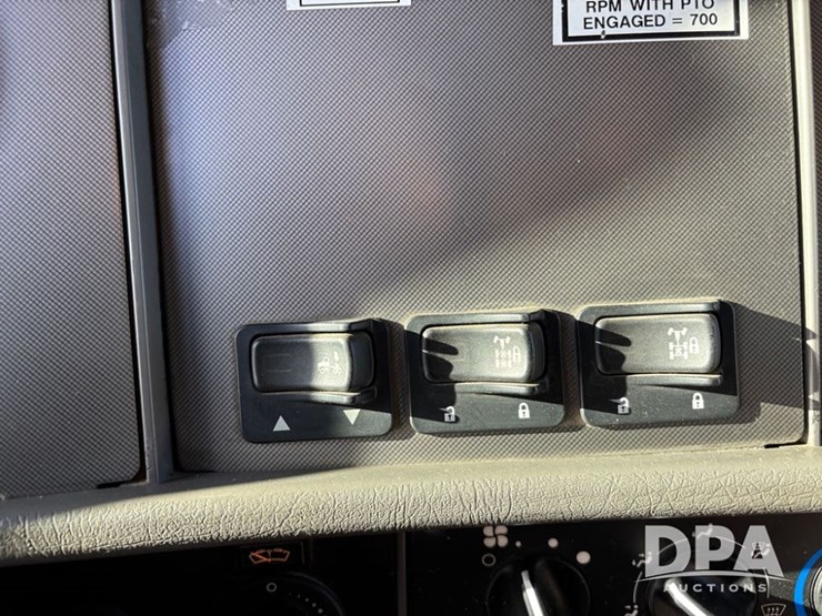 2013-unit-70-image-75