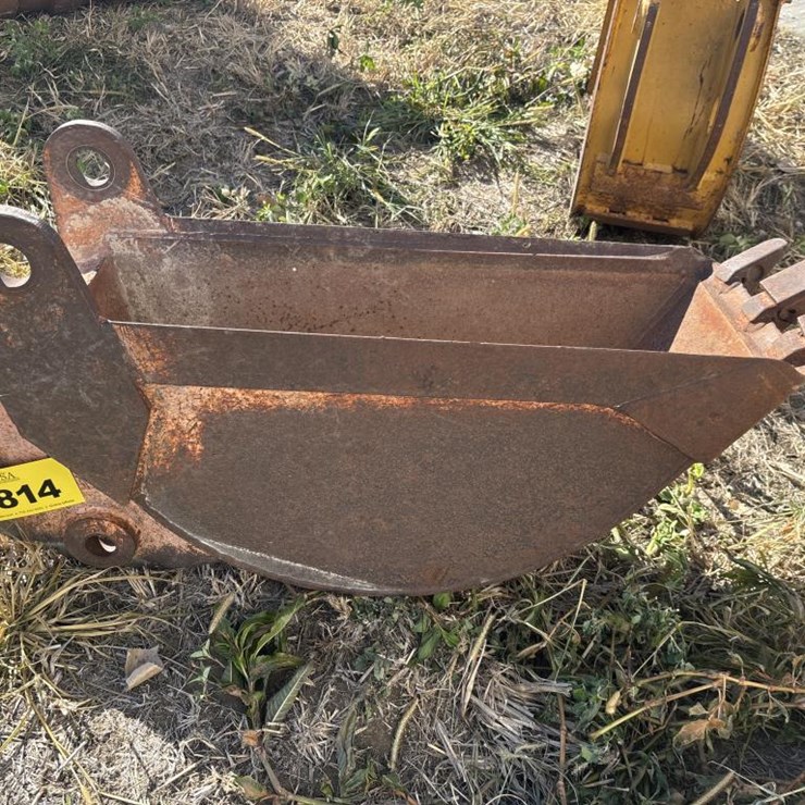 #3814 • Approx. 12" Tooth Bucket