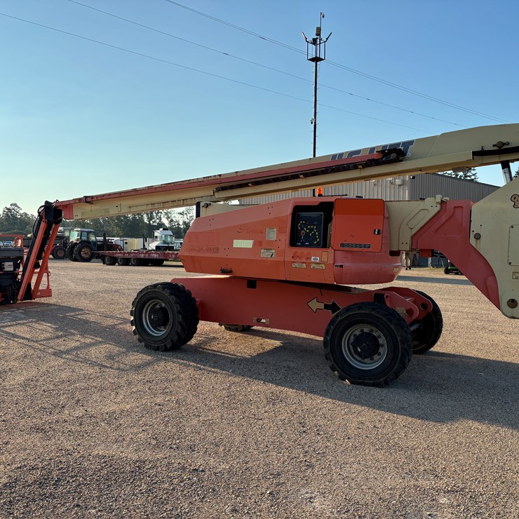 2013 JLG 800AJ
