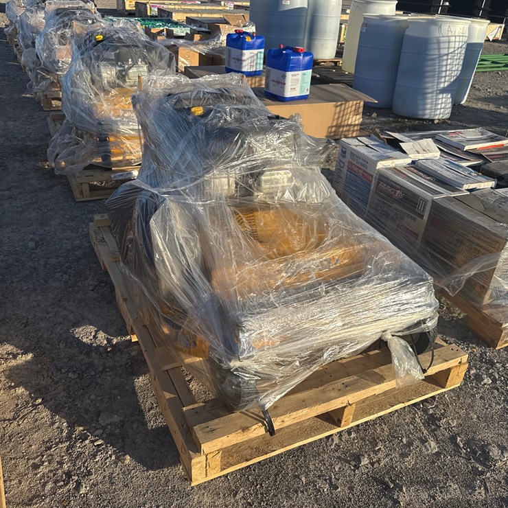 #29 • Unused Dewalt DW33 Walk-Behind Zero-Turn Mower INV#32767