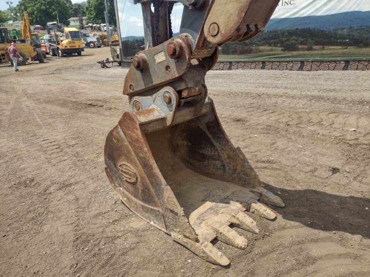 19-deere-135g-image-16