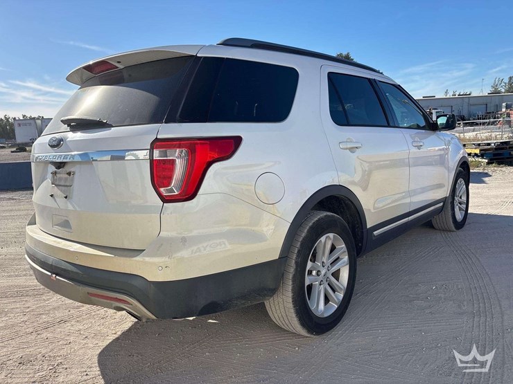 2017-ford-explorer-image-3