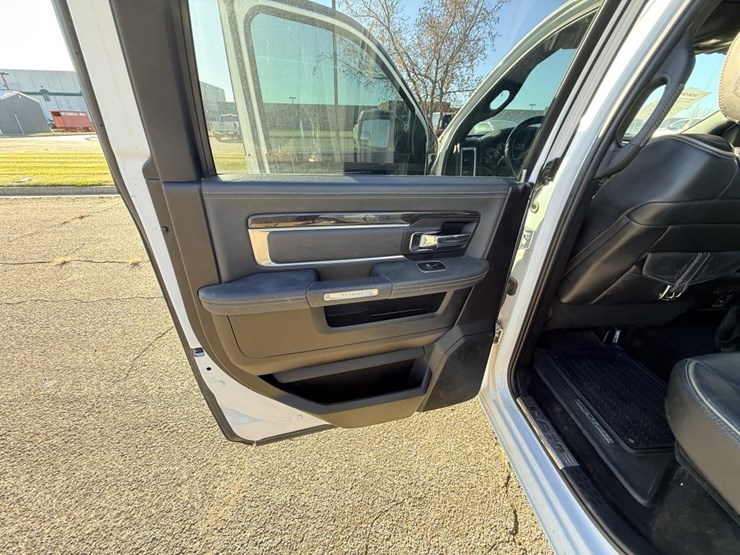 2016-dodge-1500-image-38