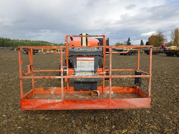 2016-jlg-400s-image-11