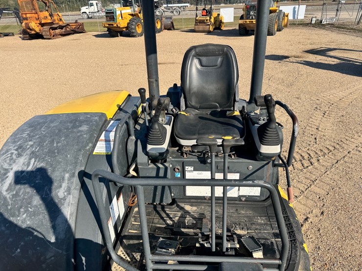 2014-komatsu-pc45-image-20