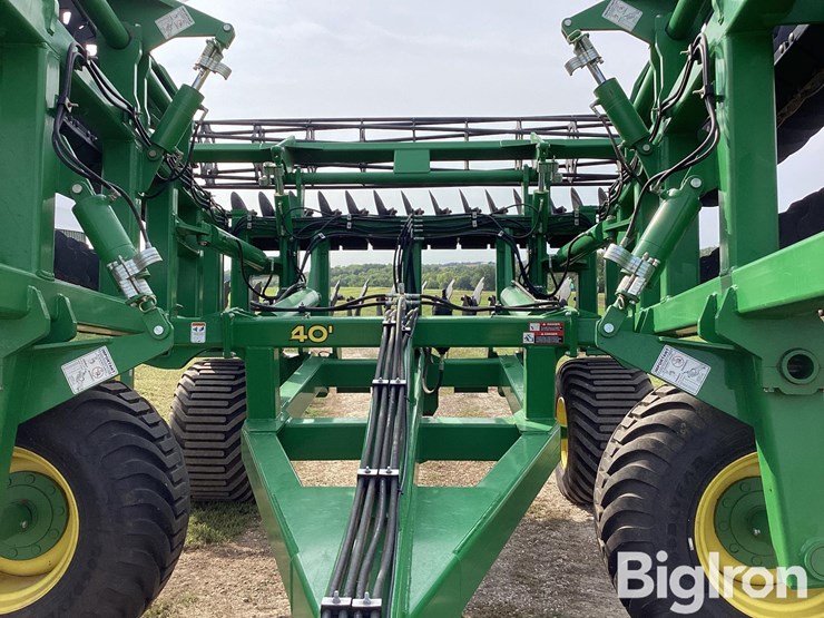 2019-john-deere-2680h-image-16