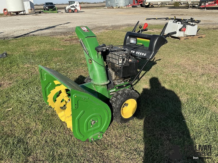 john-deere-1332-dde-snow-blower-image-1