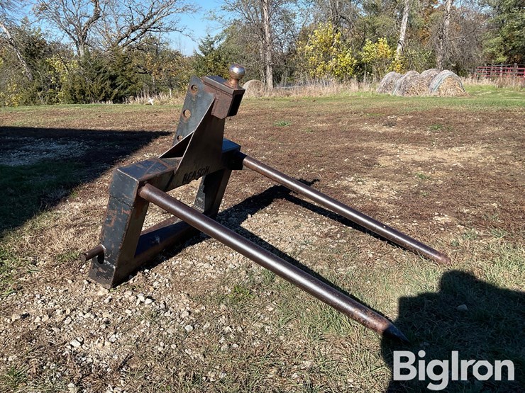 3-pt-bale-spear-category-ii-mounted-bale-carrier-image-3