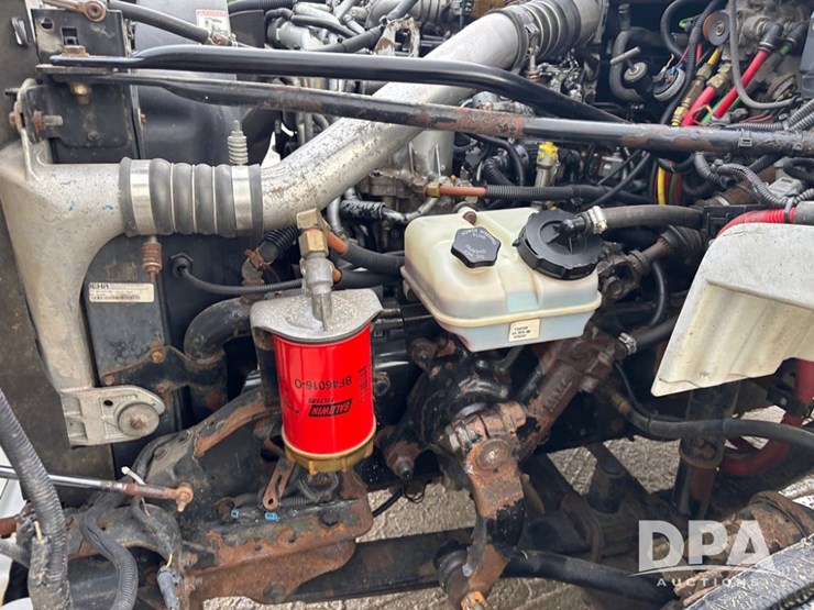 2010-freightliner-business-class-bobtail-truck-(dr12578-unit-221)-image-31