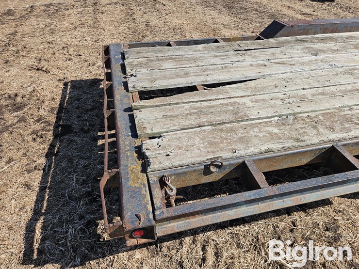 19'-tri/-axle-flatbed-trailer-image-14