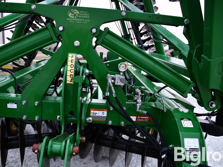 2015-john-deere-2623vt-image-20