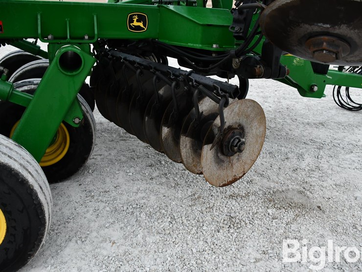 2015-john-deere-2623vt-image-15