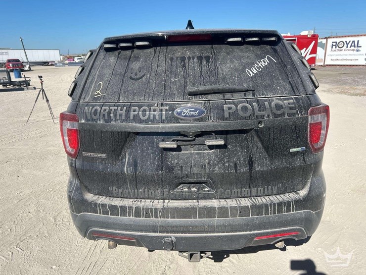 2017-ford-explorer-image-27