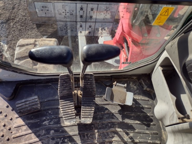 18-takeuchi-tb260cra-excavator-(qea-4048)-image-8