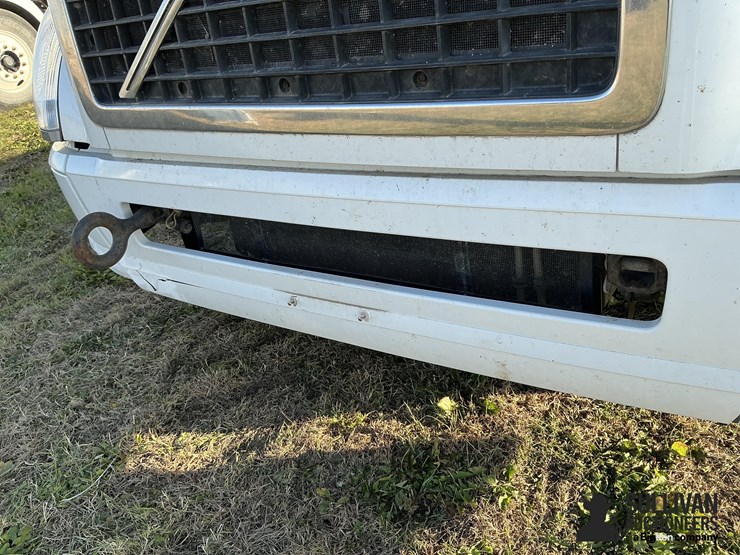 2016-volvo-vn-image-11