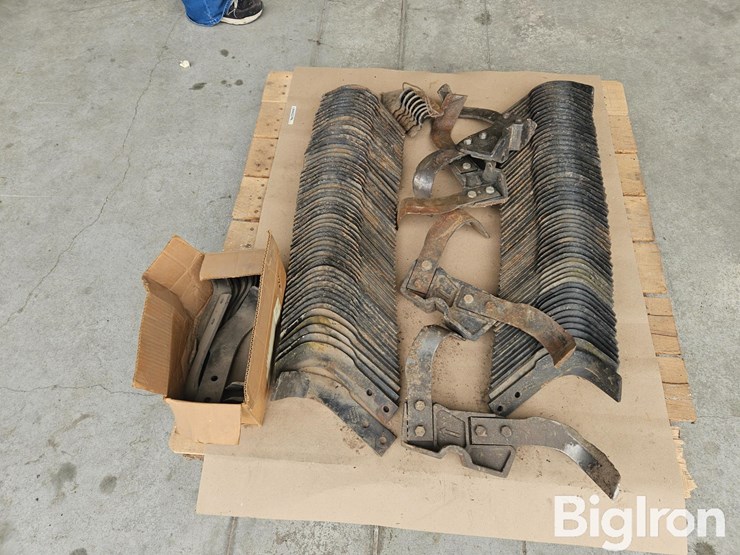 eversman-unused-tiller-knives-&-brackets-image-6