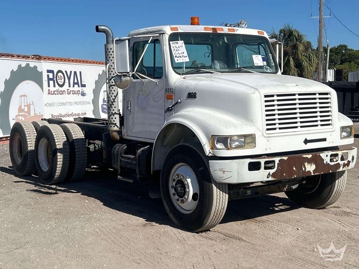 1999-international-f-4900-t/a-cab-and-chassis-truck-image-2