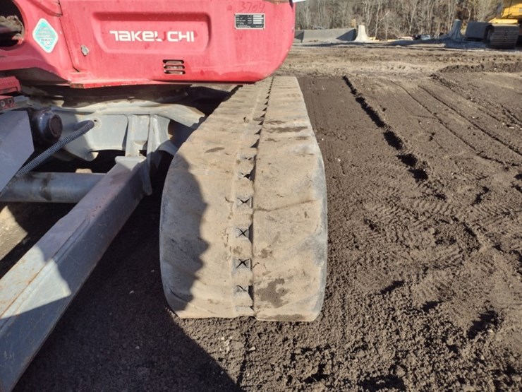 18-takeuchi-tb260cra-excavator-(qea-4048)-image-33