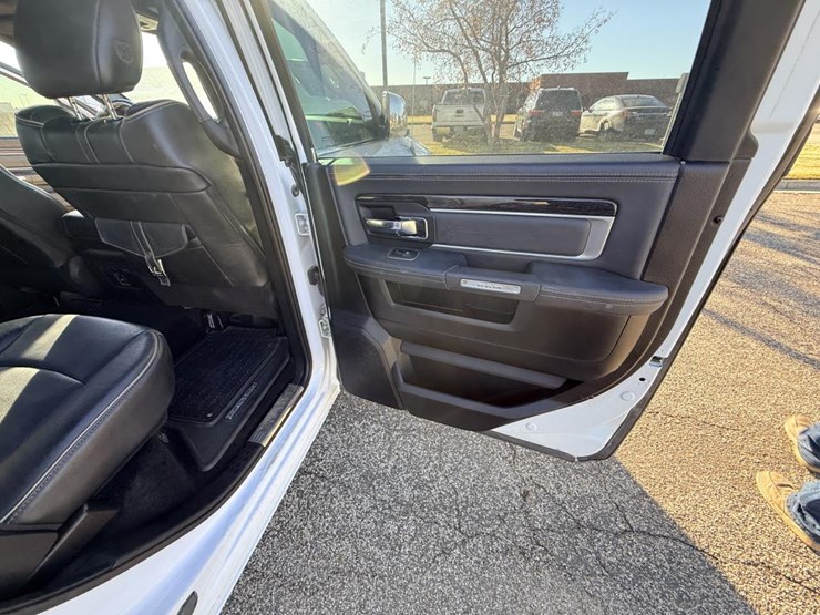 2016-dodge-1500-image-36