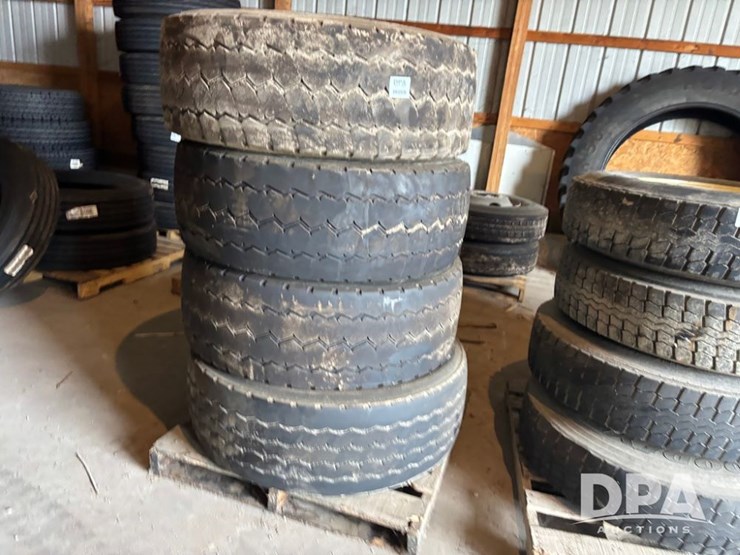 truck-tires-(dr12576)-image-1