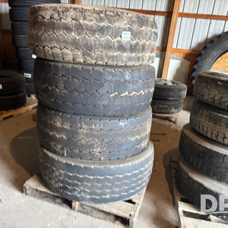 Truck Tires (DR12576)