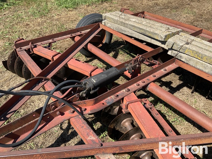 international-370-image-12